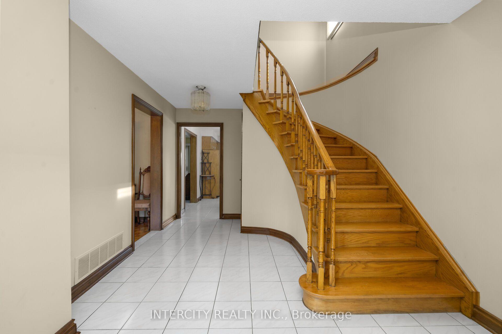 Photo 11 of 57 Kaiser Drive, Vaughan, West Woodbridge — HOMEH