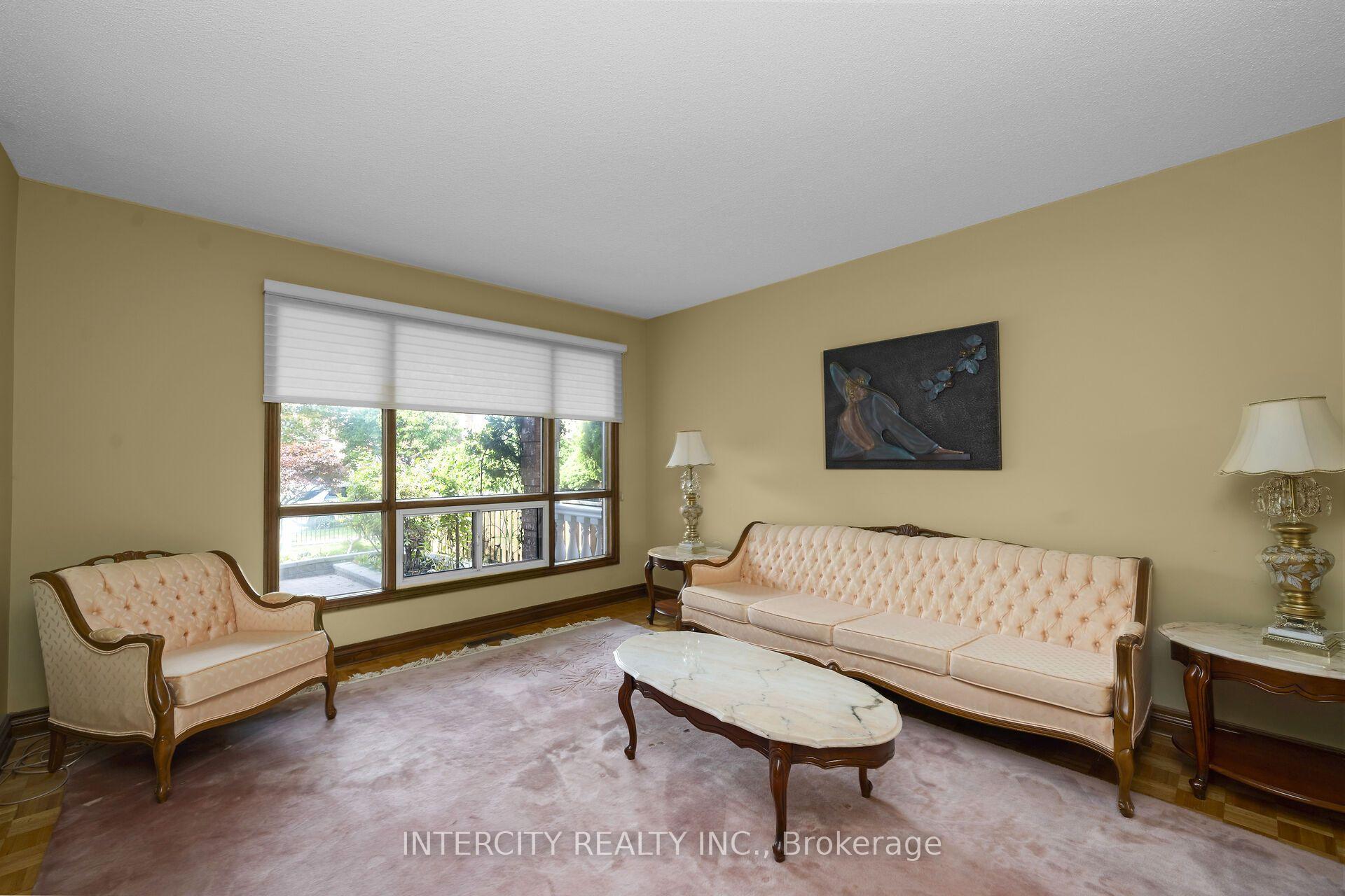 Photo 15 of 57 Kaiser Drive, Vaughan, West Woodbridge — HOMEH