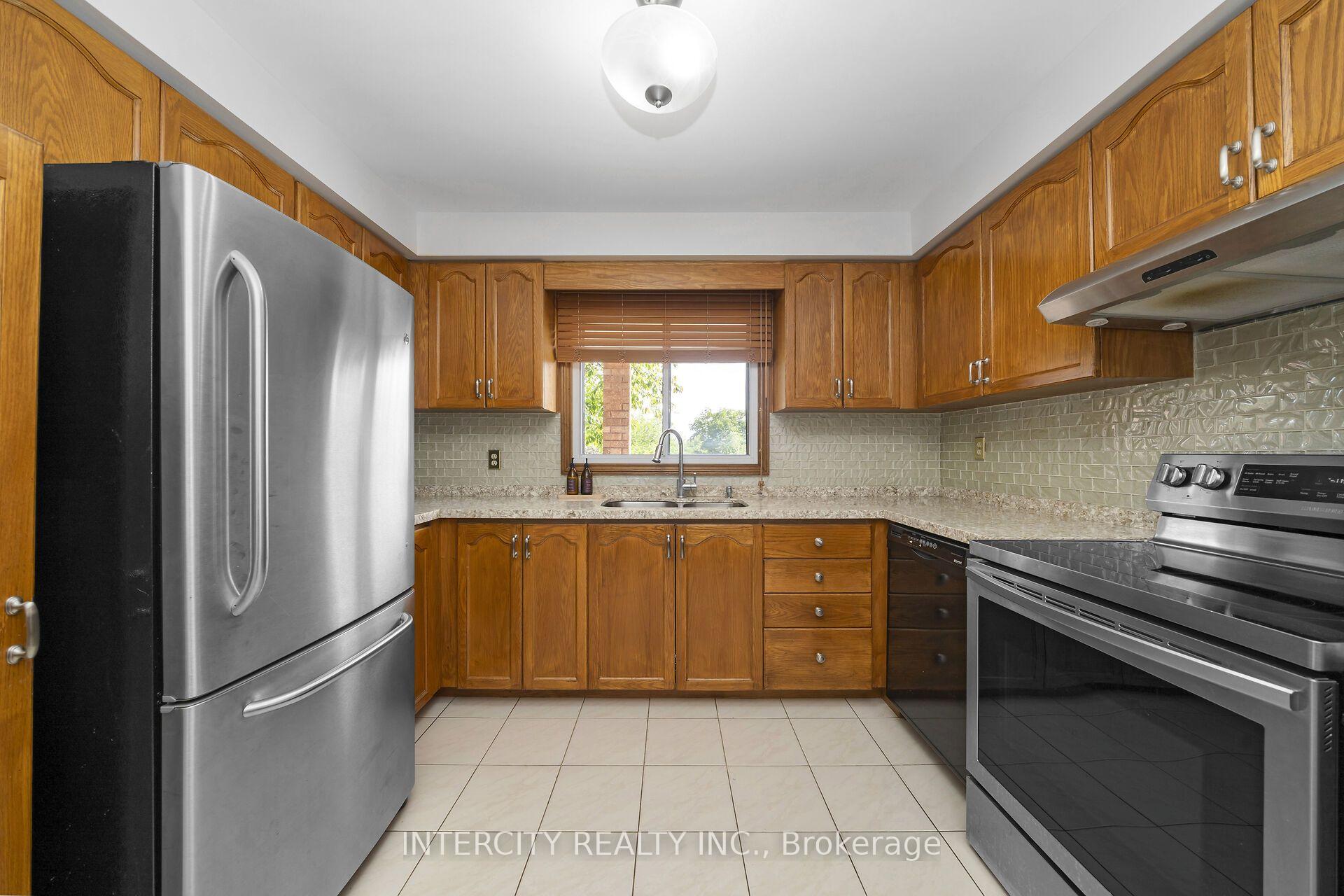 Photo 25 of 57 Kaiser Drive, Vaughan, West Woodbridge — HOMEH