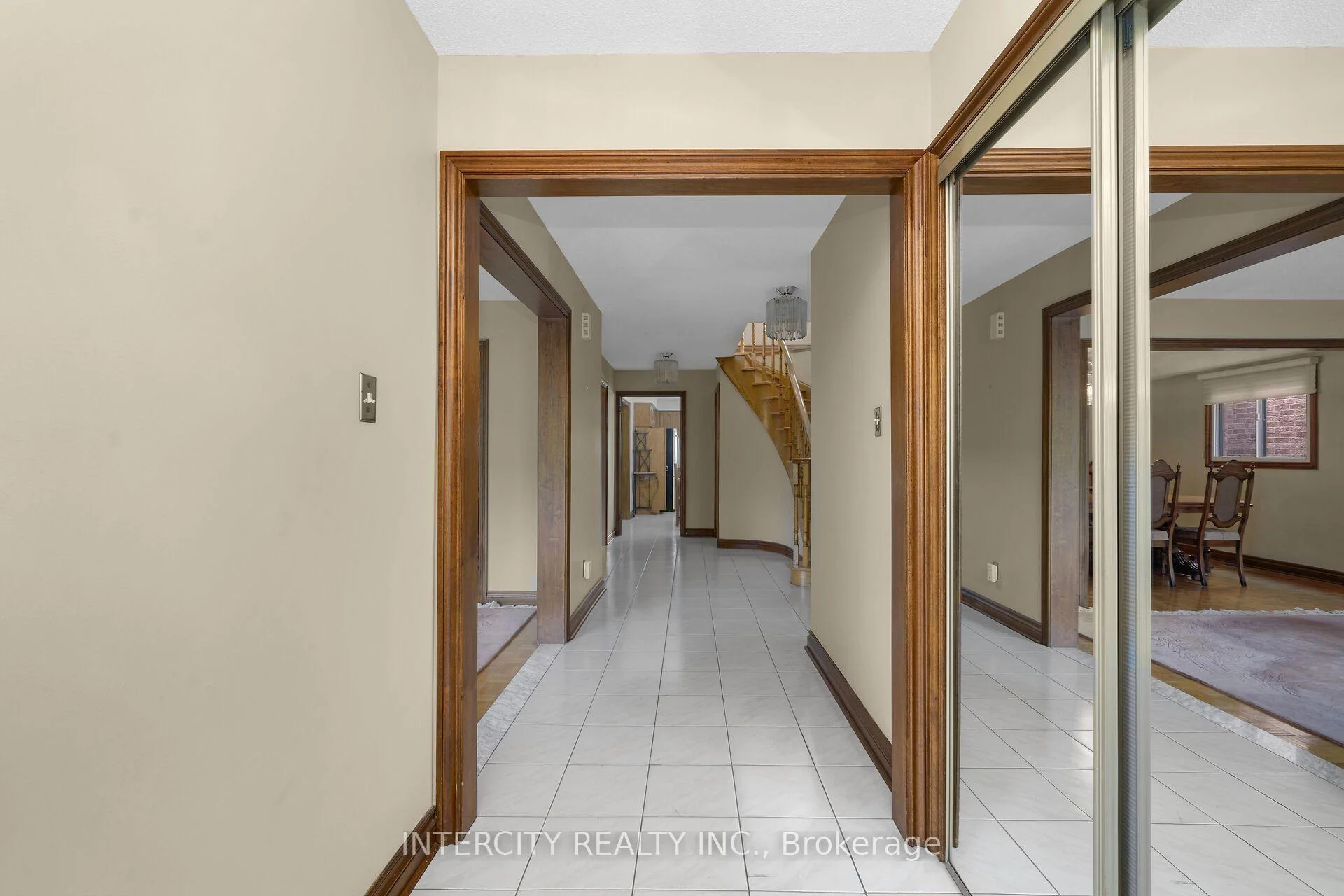Photo 10 of 57 Kaiser Drive, Vaughan, West Woodbridge — HOMEH