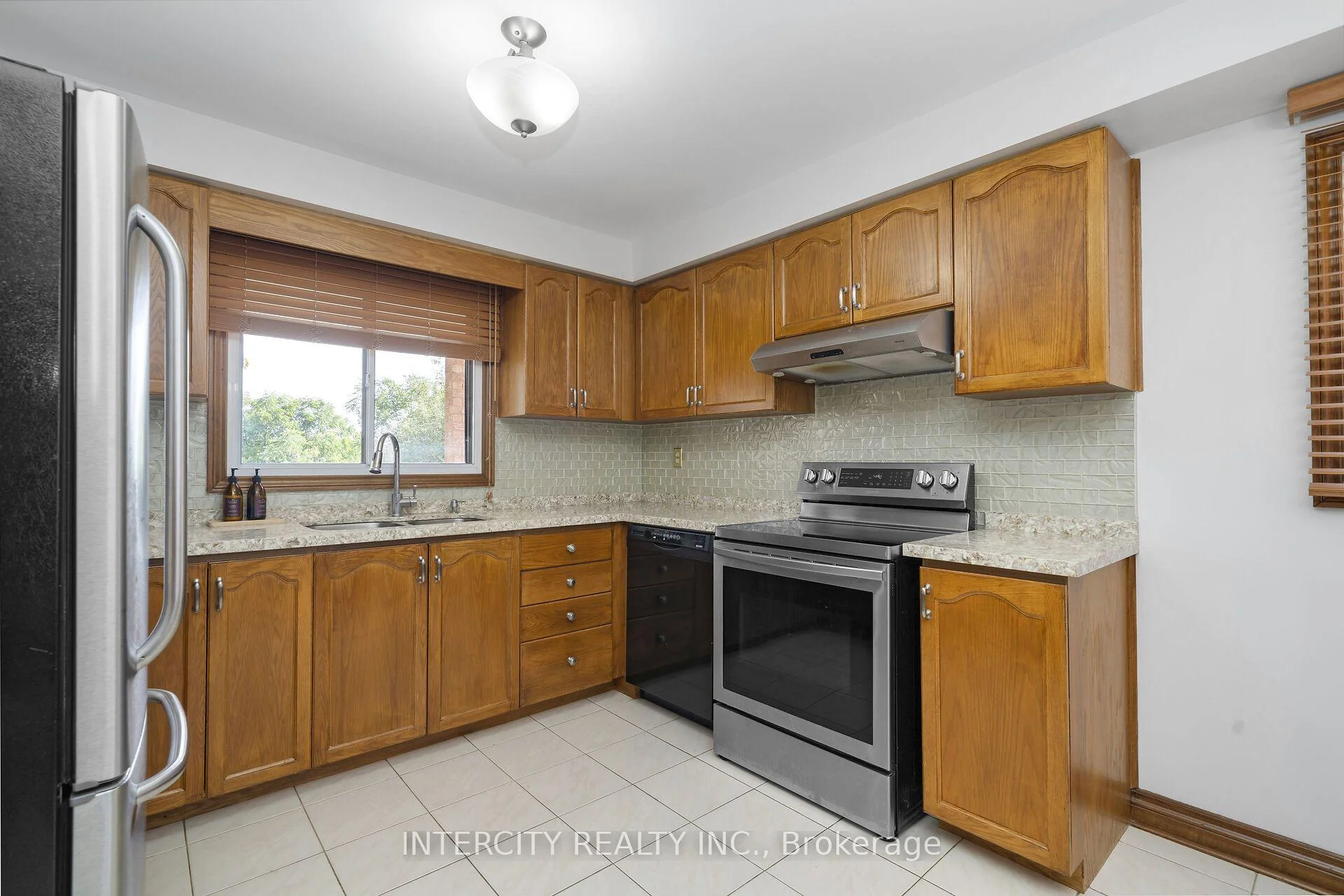 Photo 28 of 57 Kaiser Drive, Vaughan, West Woodbridge — HOMEH
