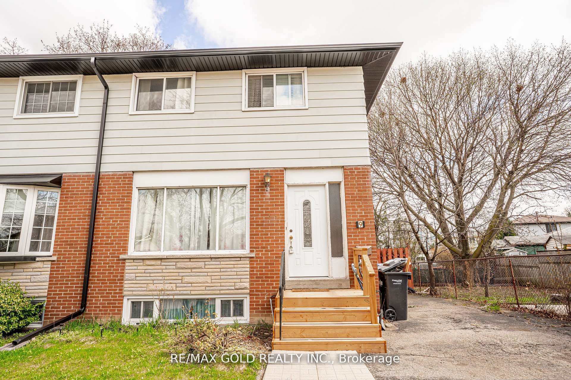 Photo 4 of 9 Mordon Court, Brampton, Madoc — HOMEH