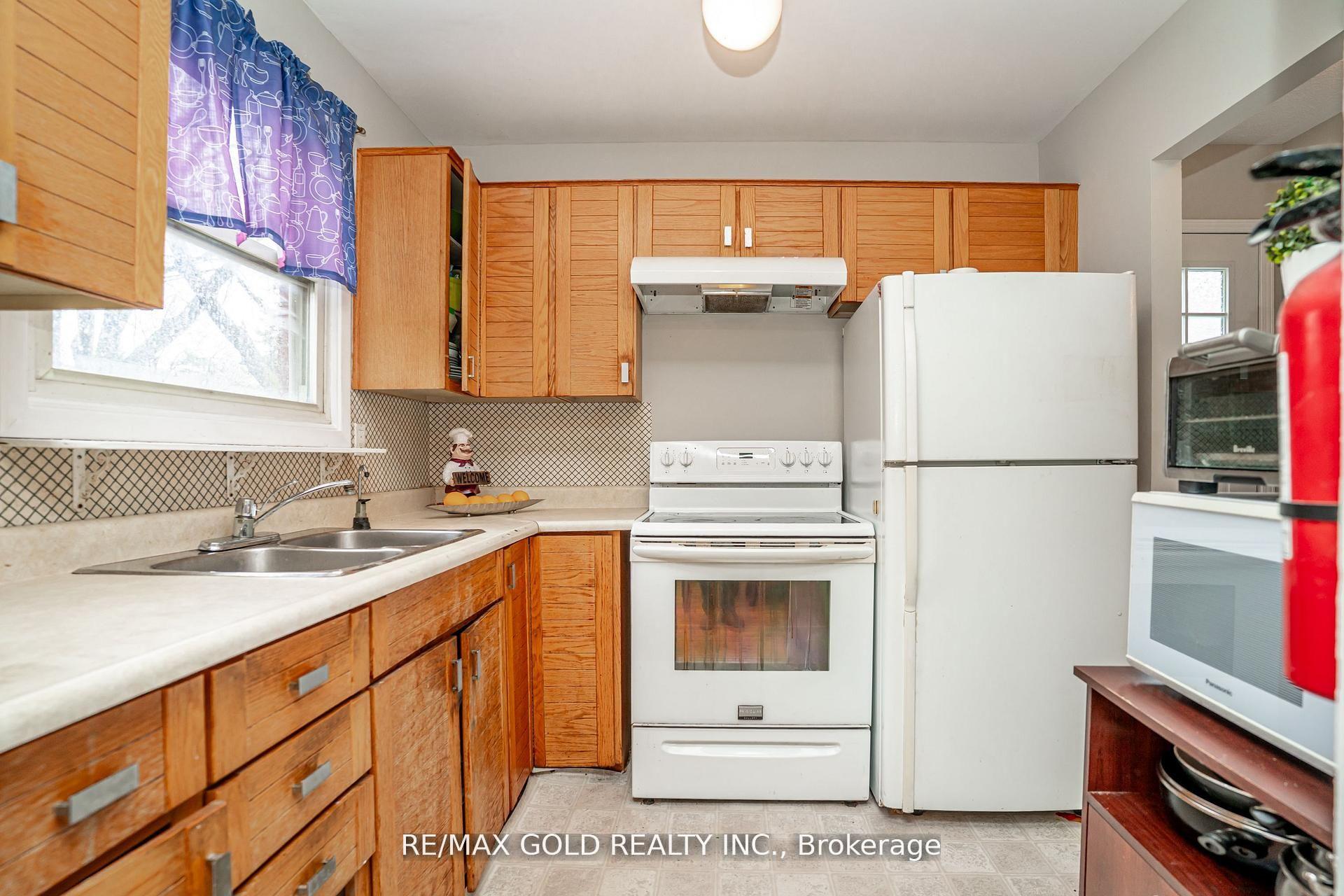 Photo 10 of 9 Mordon Court, Brampton, Madoc — HOMEH