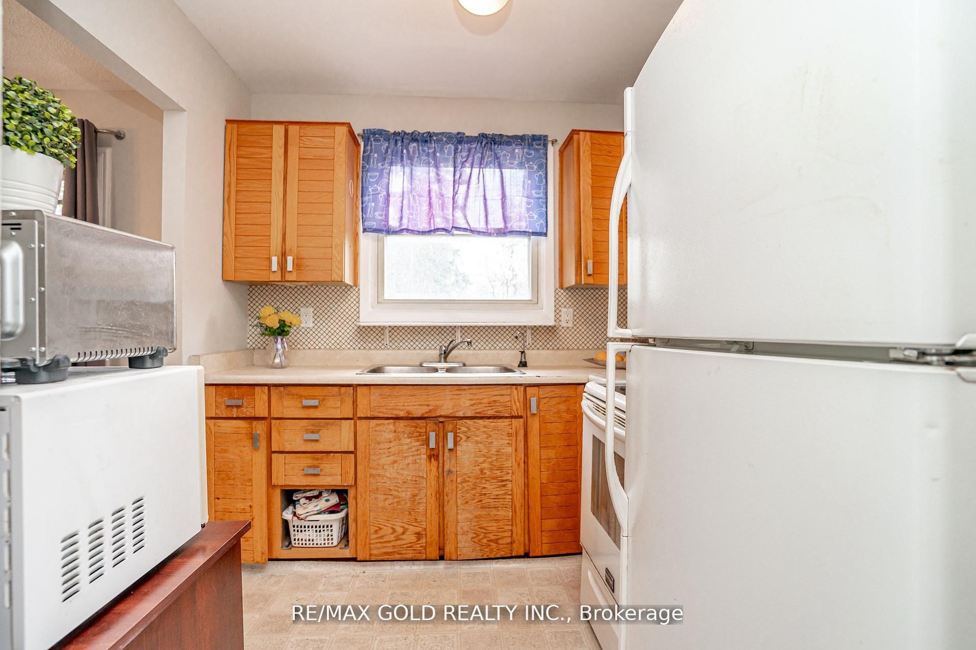 Photo 11 of 9 Mordon Court, Brampton, Madoc — HOMEH