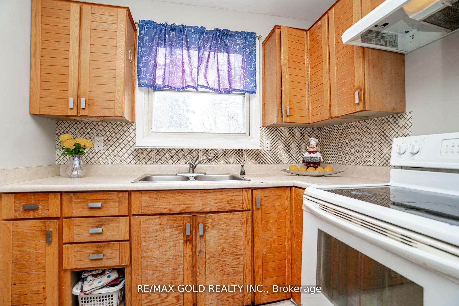 Photo 12 of 9 Mordon Court, Brampton, Madoc — HOMEH