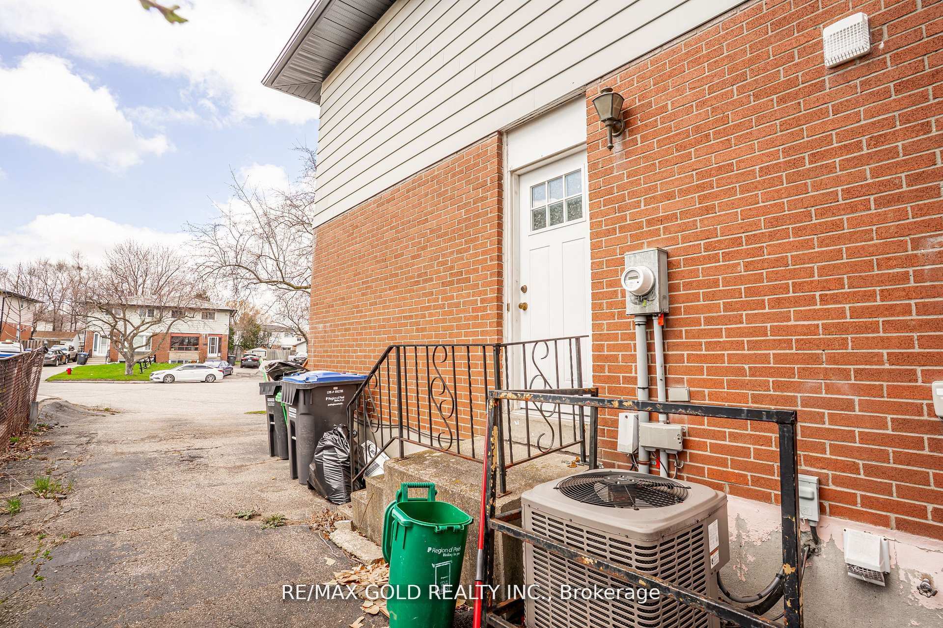 Photo 26 of 9 Mordon Court, Brampton, Madoc — HOMEH