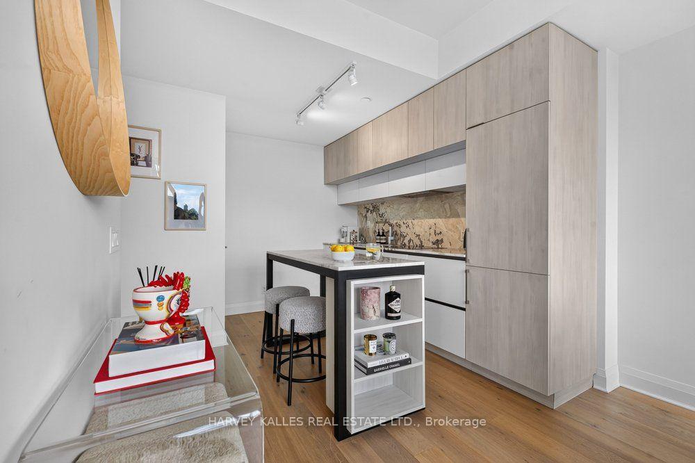 Photo 4 of Unit 510, 151 Avenue Road, Toronto, The Annex — HOMEH