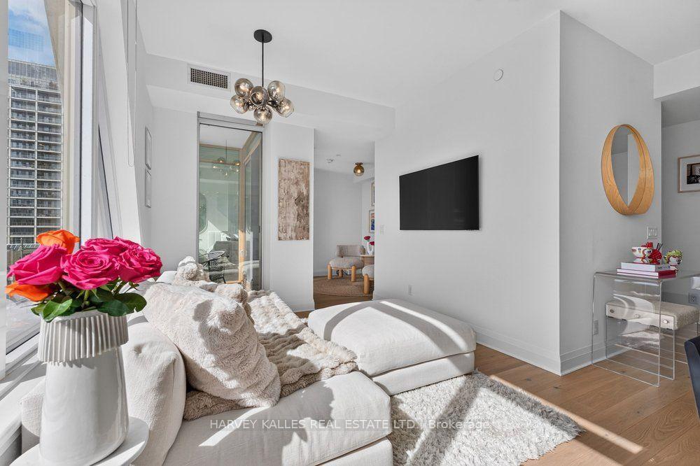 Photo 8 of Unit 510, 151 Avenue Road, Toronto, The Annex — HOMEH