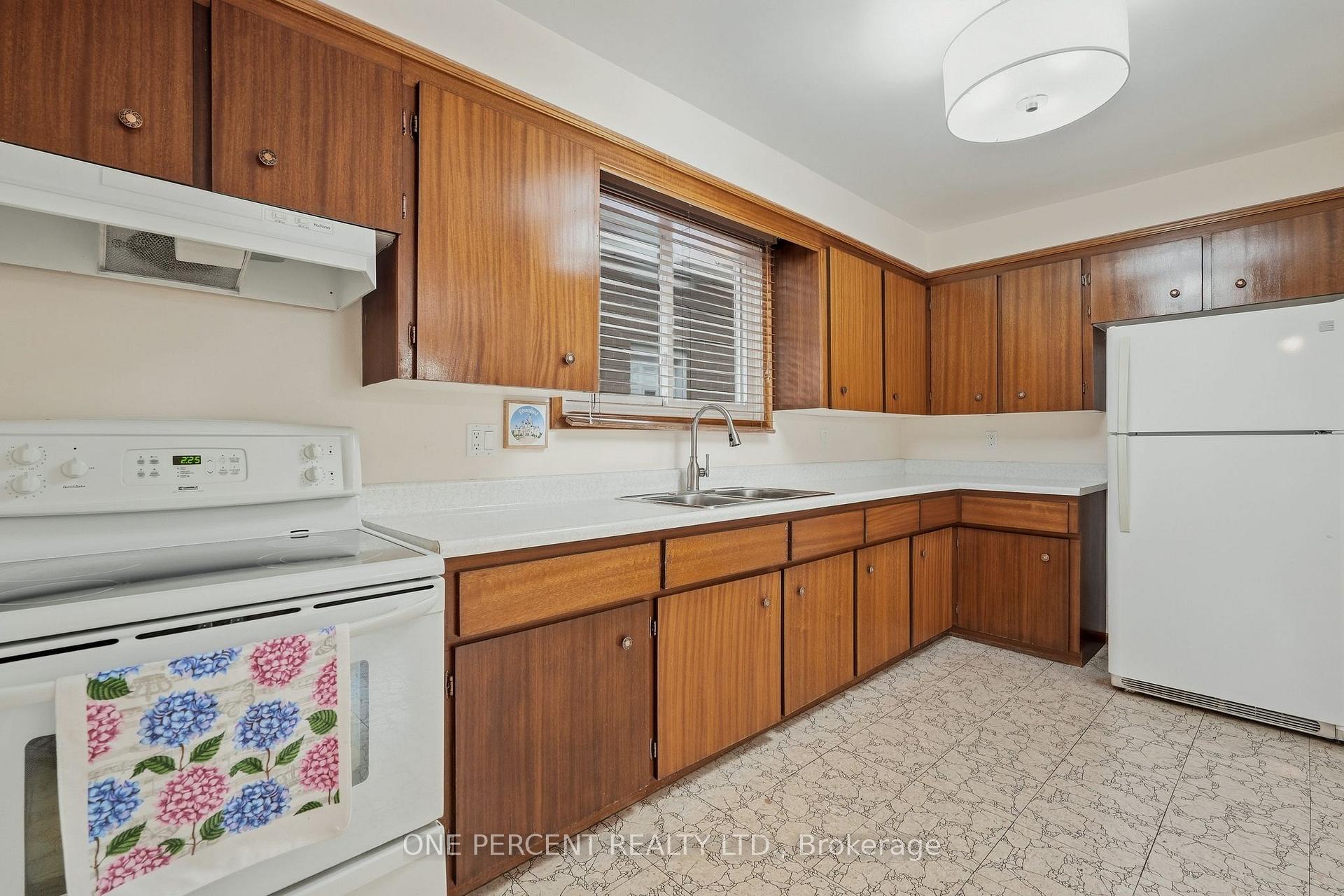 Photo 5 of 137 Picton Street E, Hamilton, North End — HOMEH