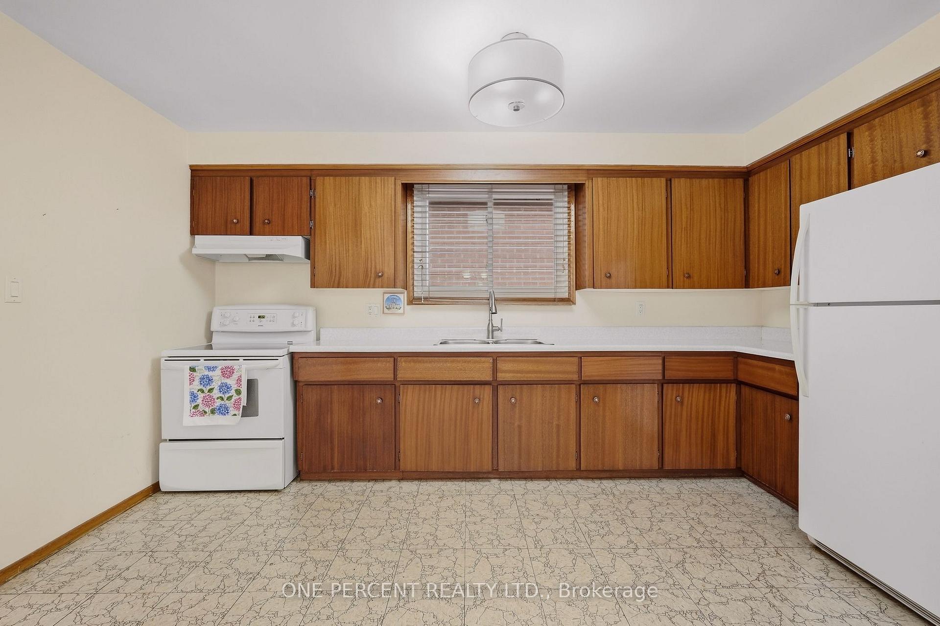 Photo 6 of 137 Picton Street E, Hamilton, North End — HOMEH