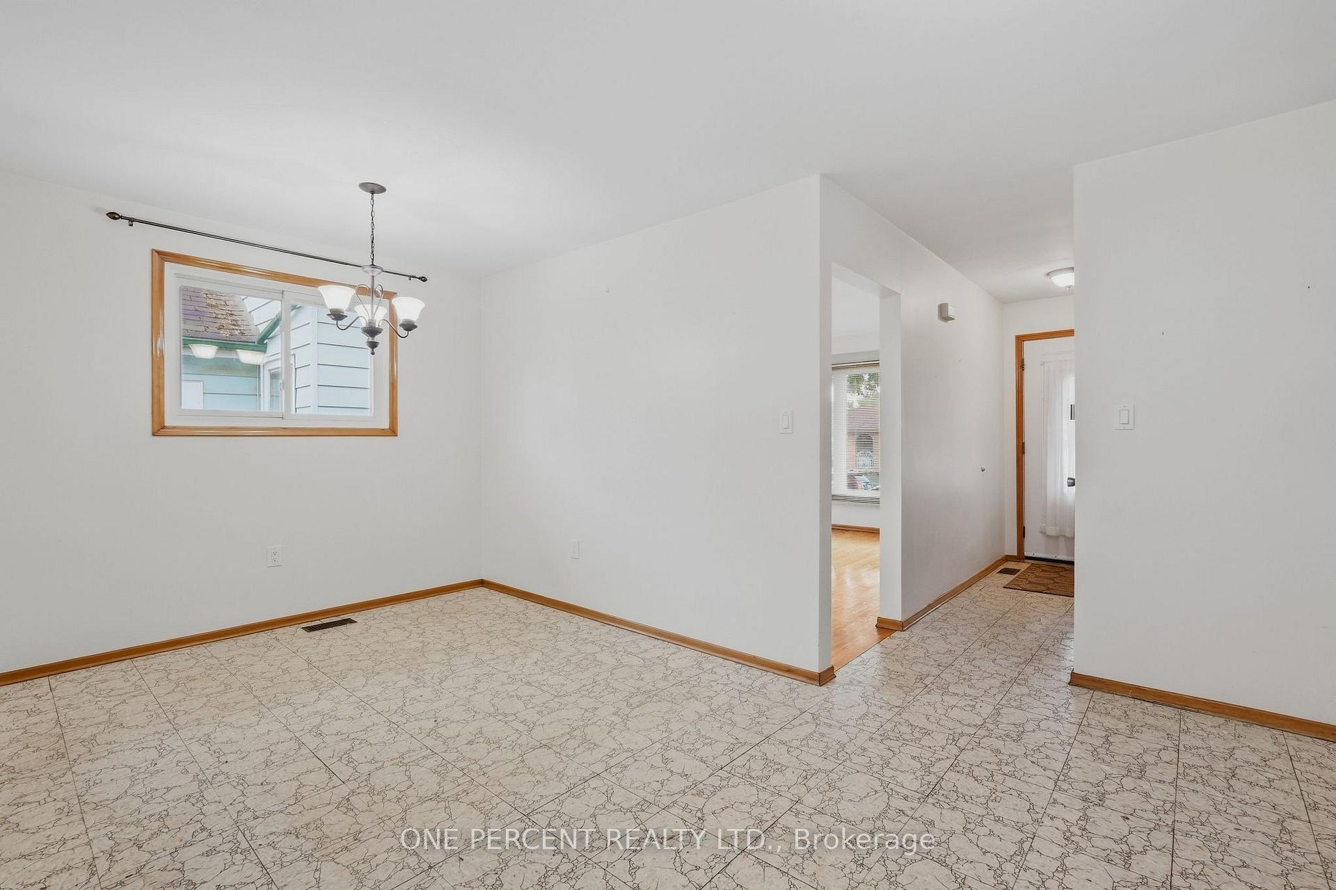 Photo 8 of 137 Picton Street E, Hamilton, North End — HOMEH