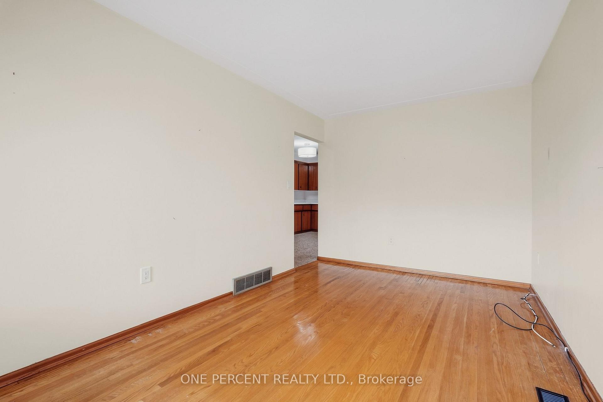 Photo 10 of 137 Picton Street E, Hamilton, North End — HOMEH