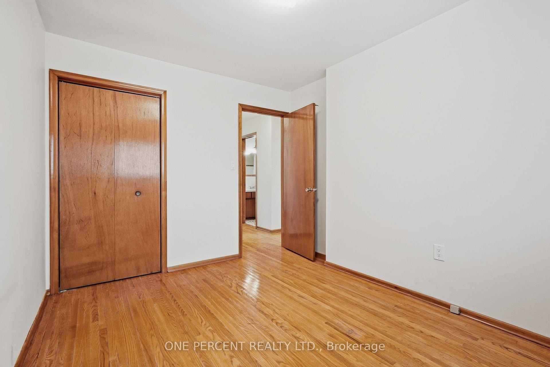 Photo 12 of 137 Picton Street E, Hamilton, North End — HOMEH