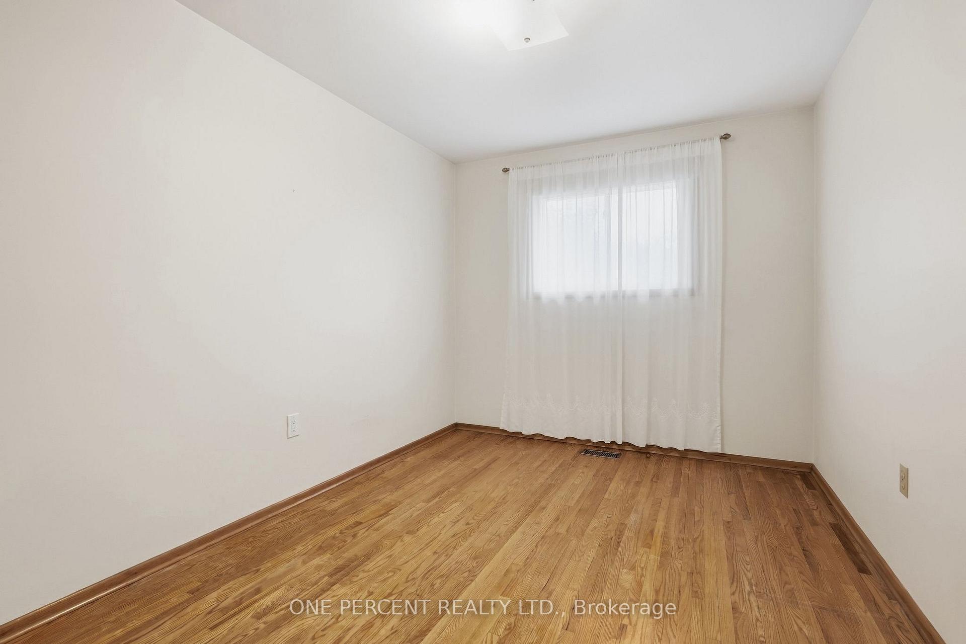 Photo 13 of 137 Picton Street E, Hamilton, North End — HOMEH