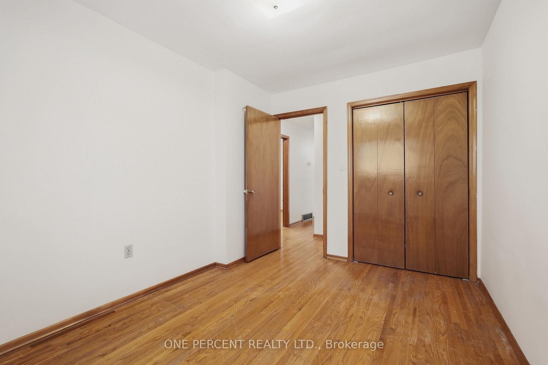 Photo 14 of 137 Picton Street E, Hamilton, North End — HOMEH