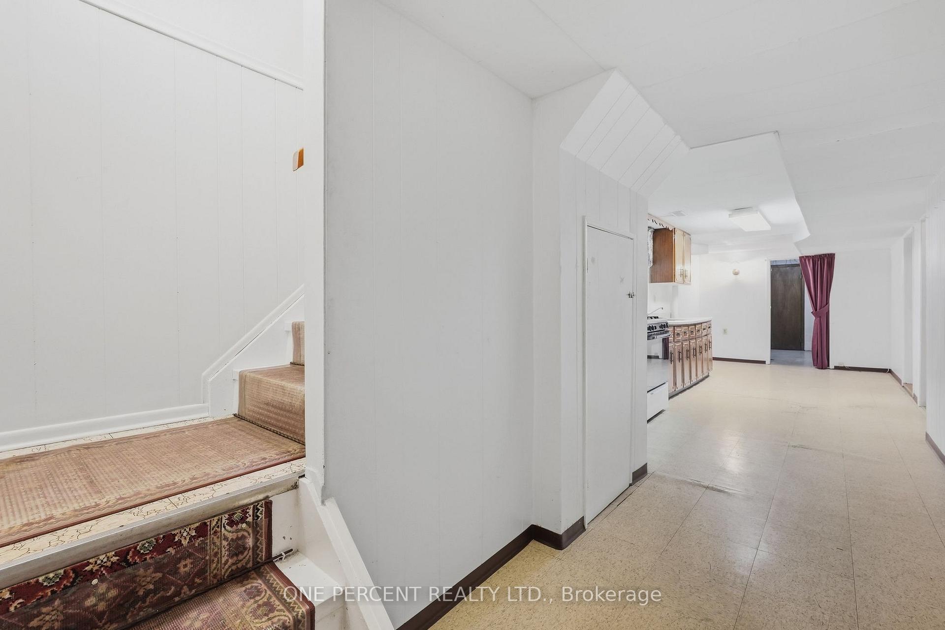 Photo 17 of 137 Picton Street E, Hamilton, North End — HOMEH