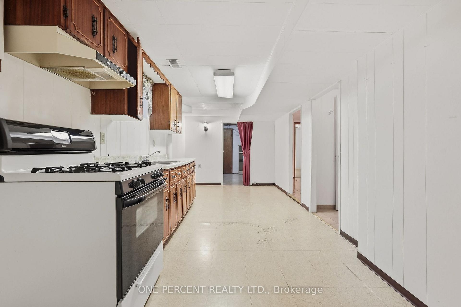 Photo 18 of 137 Picton Street E, Hamilton, North End — HOMEH