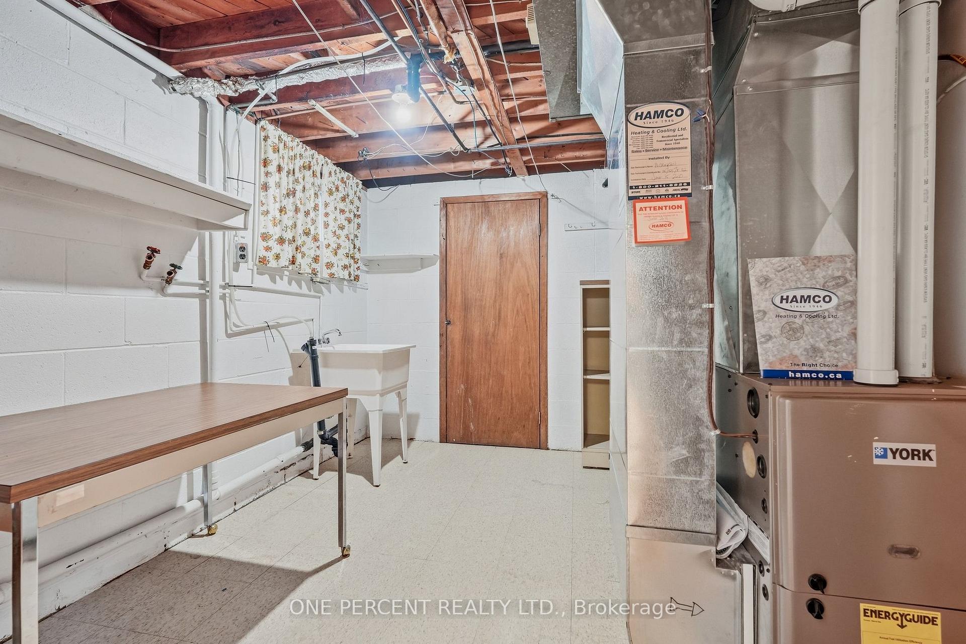 Photo 24 of 137 Picton Street E, Hamilton, North End — HOMEH