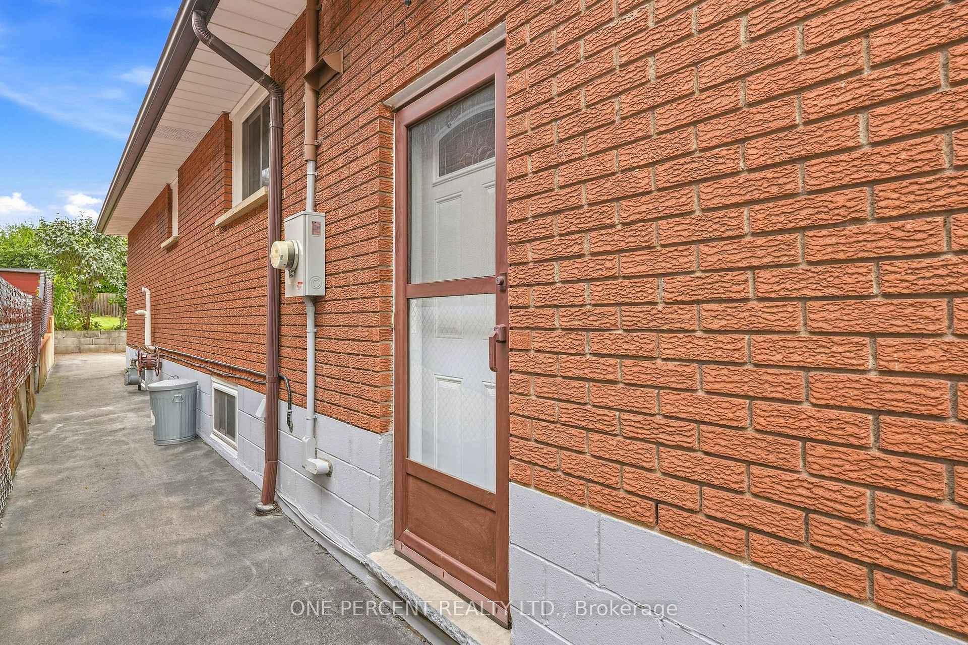 Photo 25 of 137 Picton Street E, Hamilton, North End — HOMEH