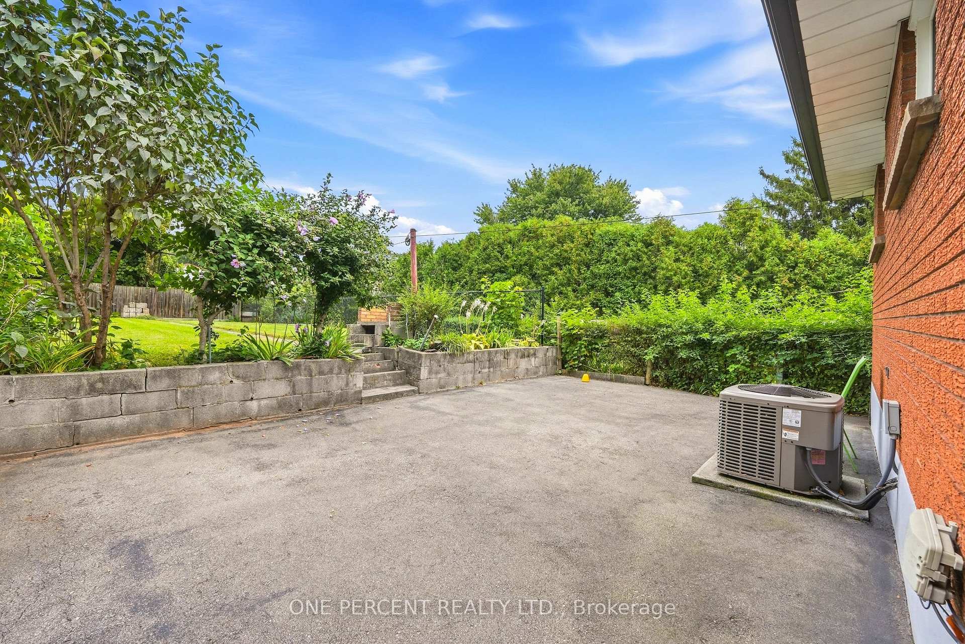 Photo 26 of 137 Picton Street E, Hamilton, North End — HOMEH
