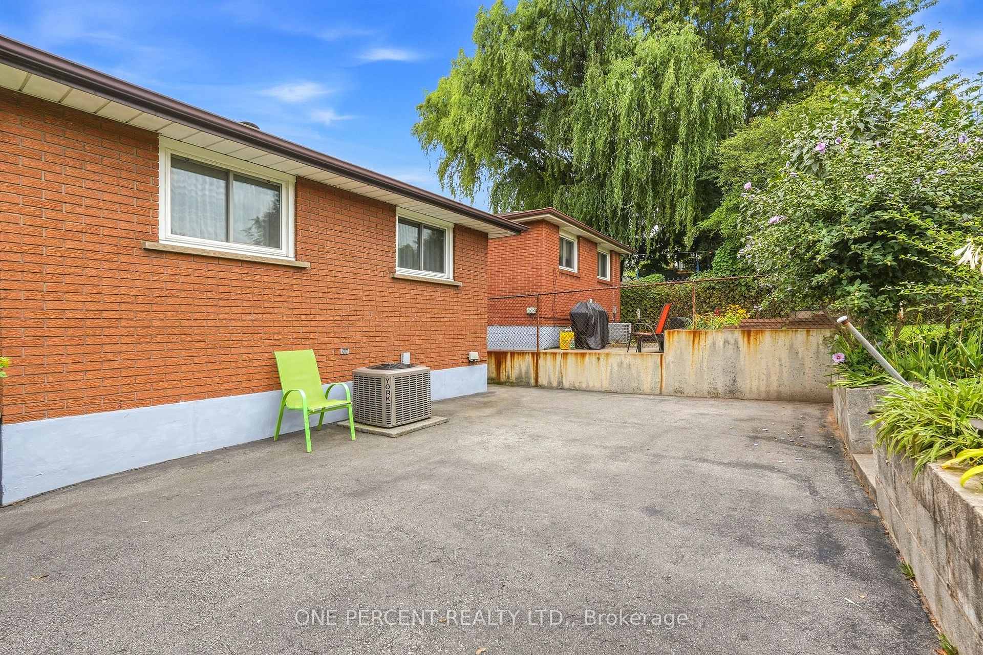 Photo 27 of 137 Picton Street E, Hamilton, North End — HOMEH