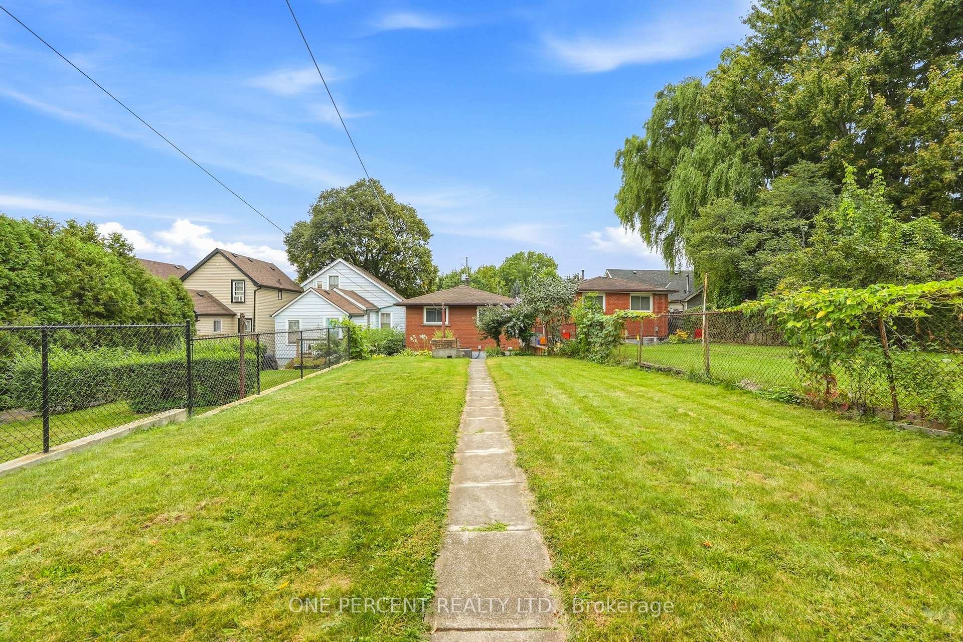 Photo 29 of 137 Picton Street E, Hamilton, North End — HOMEH