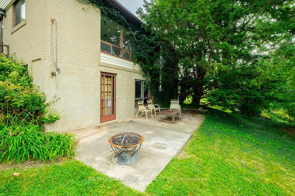 Photo 9 of 526 Stafford Drive, Oakville, West — HOMEH