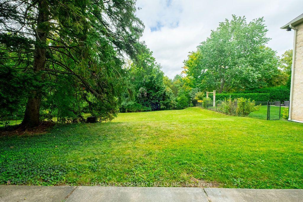 Photo 11 of 526 Stafford Drive, Oakville, West — HOMEH