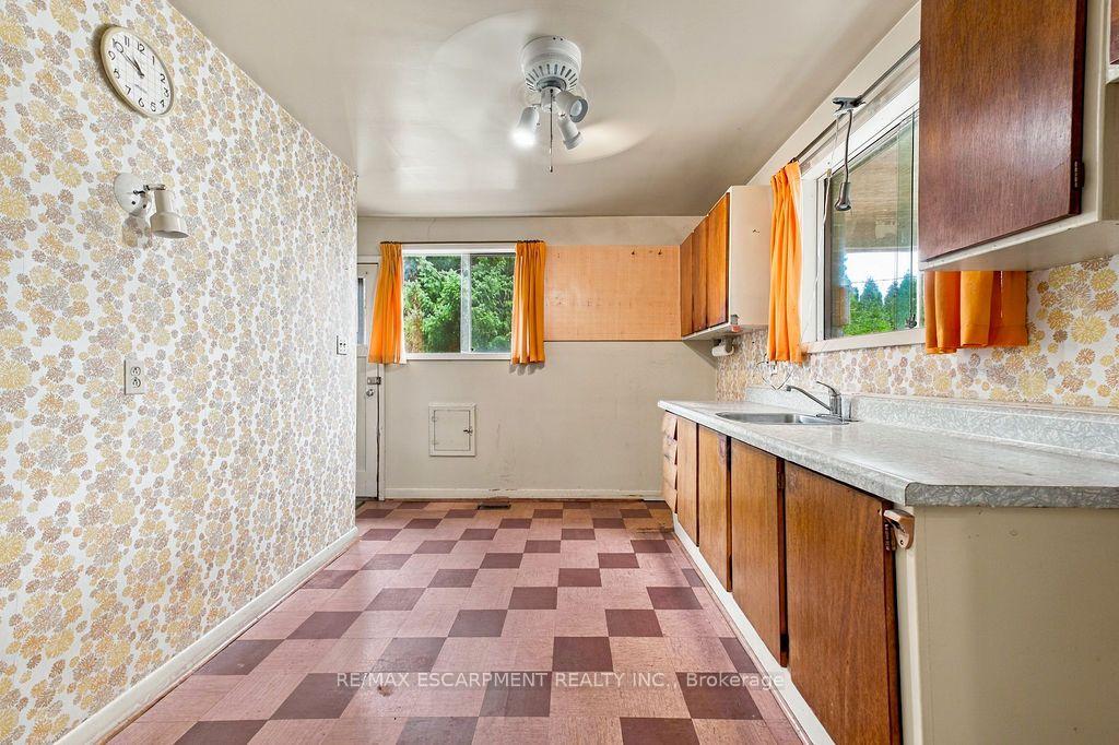 Photo 15 of 526 Stafford Drive, Oakville, West — HOMEH