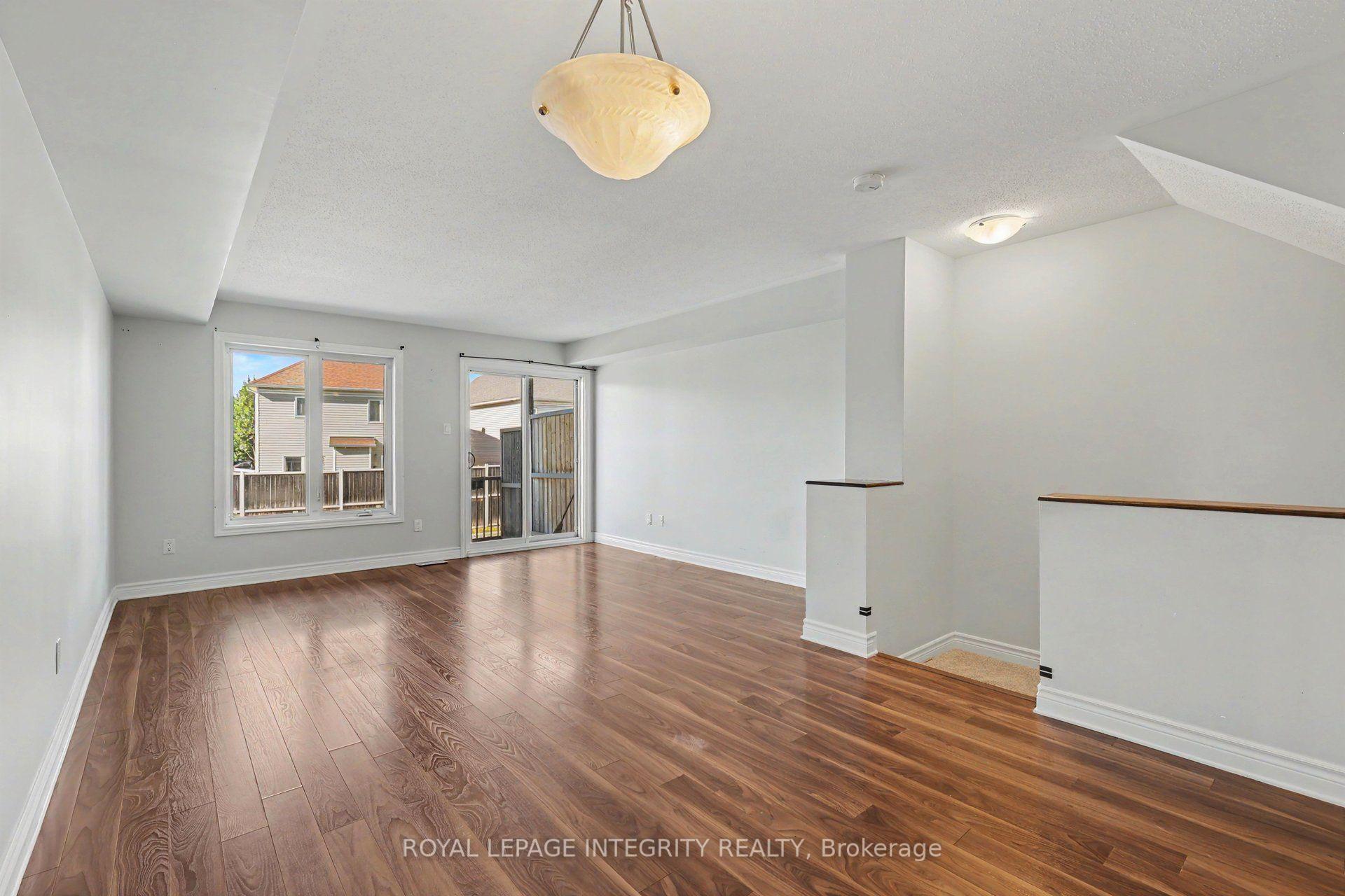 Photo 2 of Unit B, 621 Chapman Mills Drive, Ottawa, Barrhaven - Strandherd — HOMEH