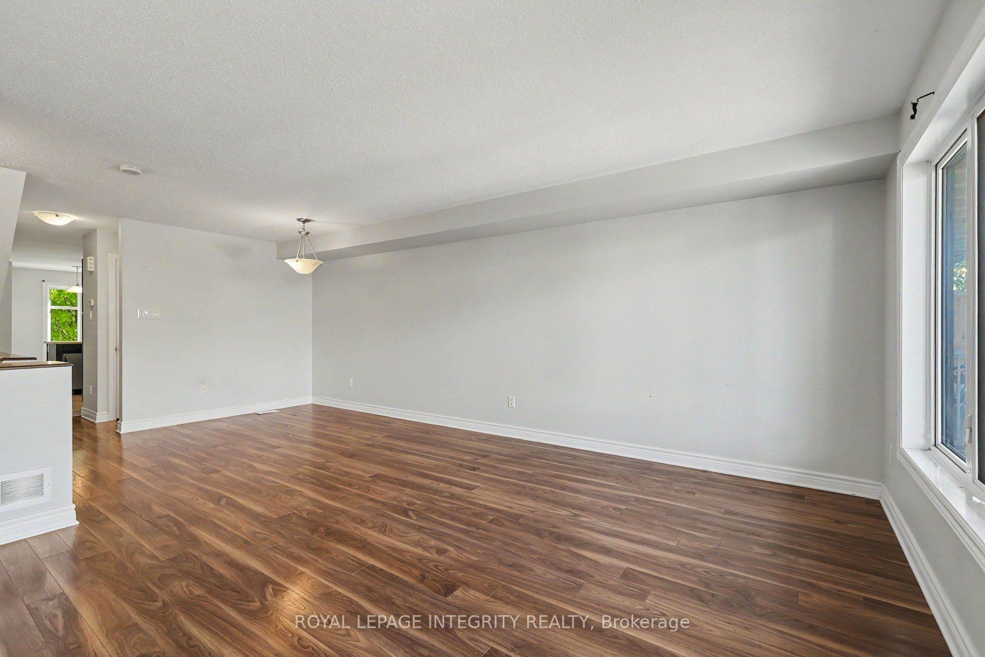Photo 3 of Unit B, 621 Chapman Mills Drive, Ottawa, Barrhaven - Strandherd — HOMEH