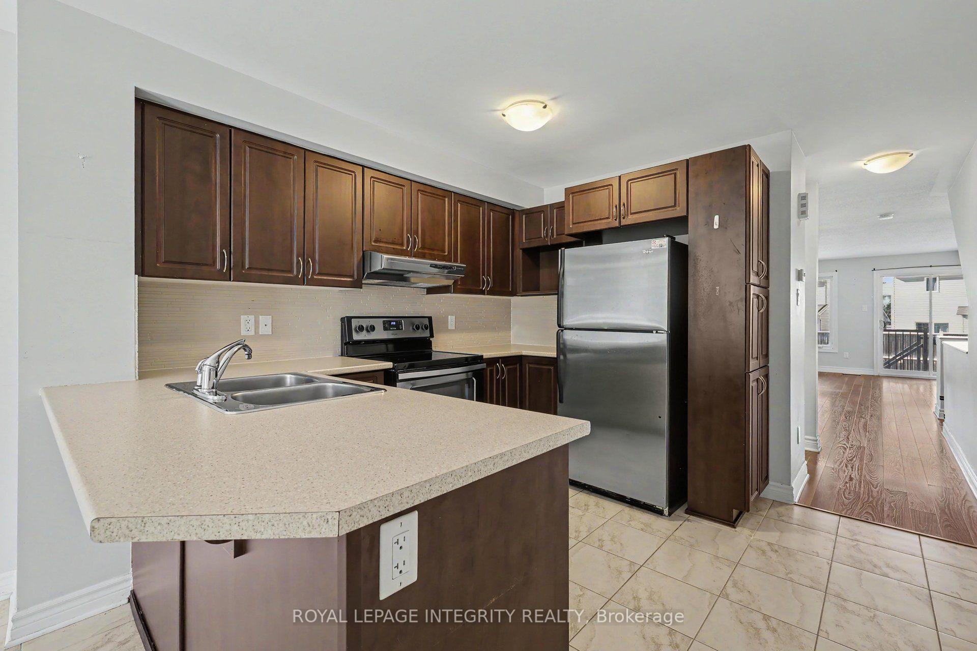Photo 4 of Unit B, 621 Chapman Mills Drive, Ottawa, Barrhaven - Strandherd — HOMEH