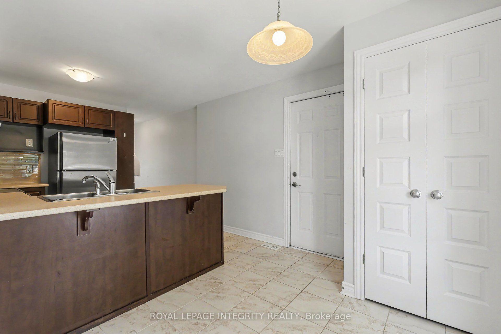 Photo 5 of Unit B, 621 Chapman Mills Drive, Ottawa, Barrhaven - Strandherd — HOMEH
