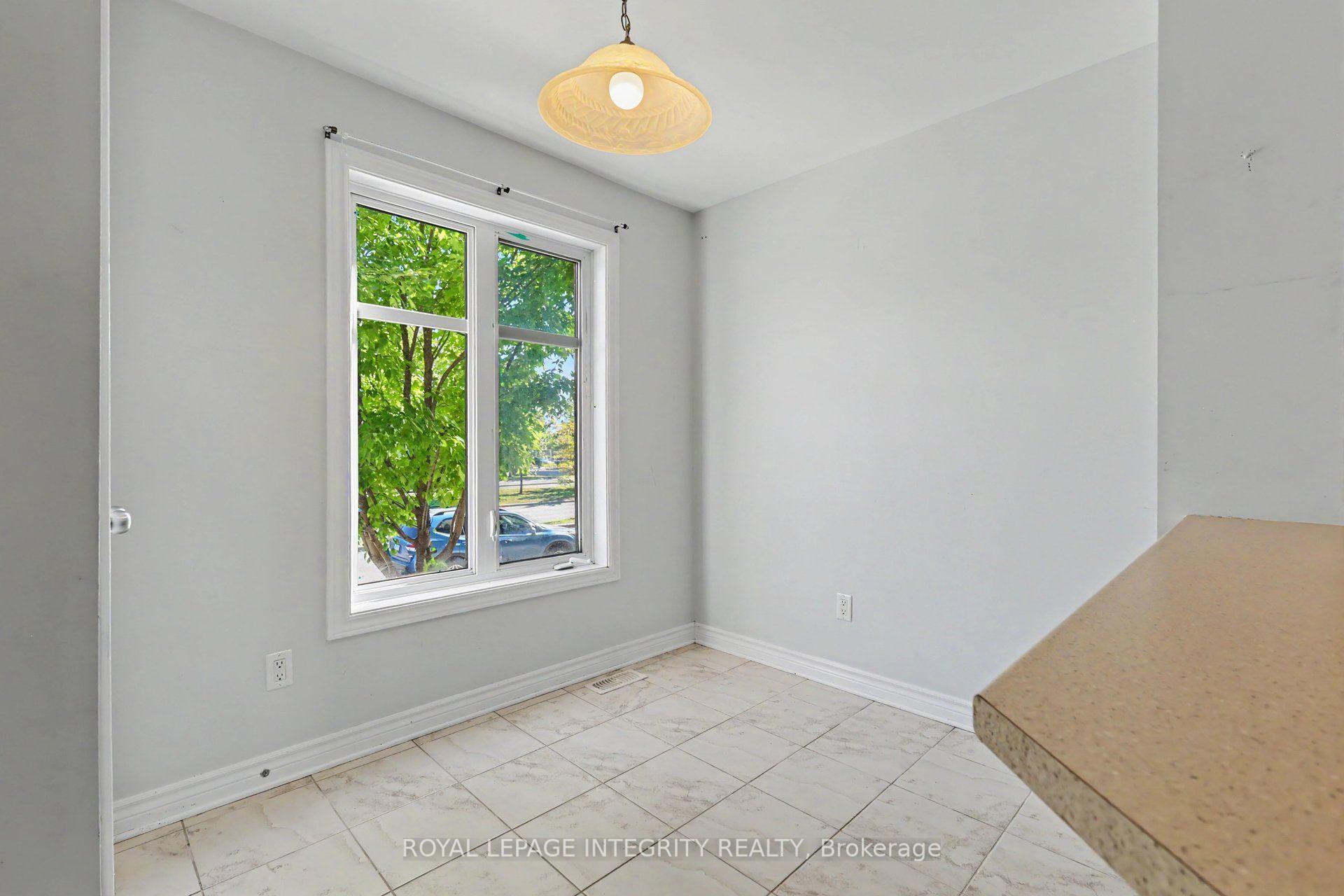Photo 6 of Unit B, 621 Chapman Mills Drive, Ottawa, Barrhaven - Strandherd — HOMEH