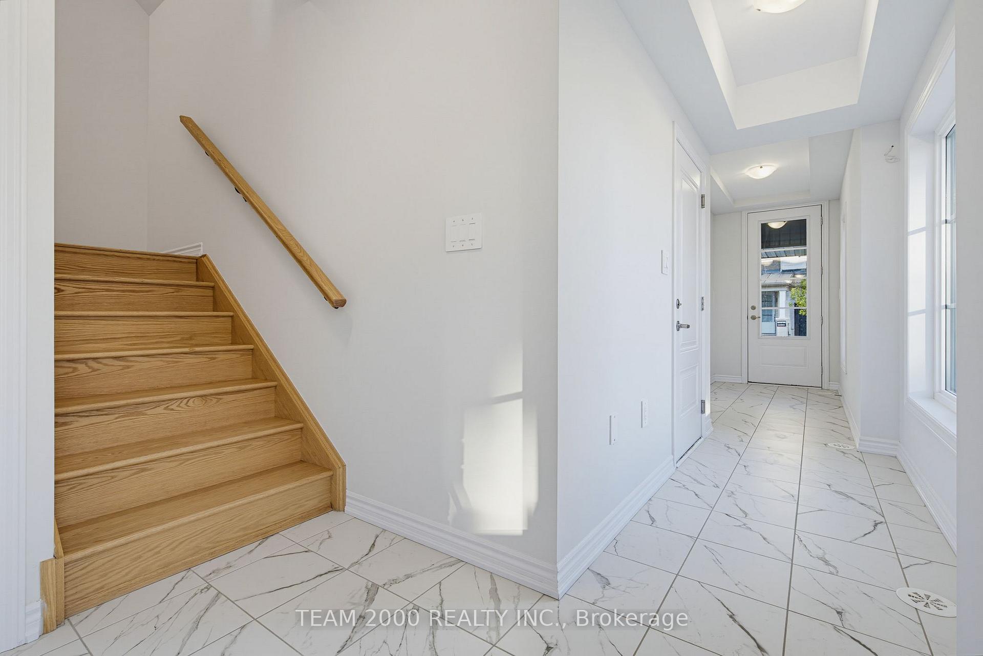 Photo 3 of 5880 Saigon Street, Mississauga, East Credit — HOMEH