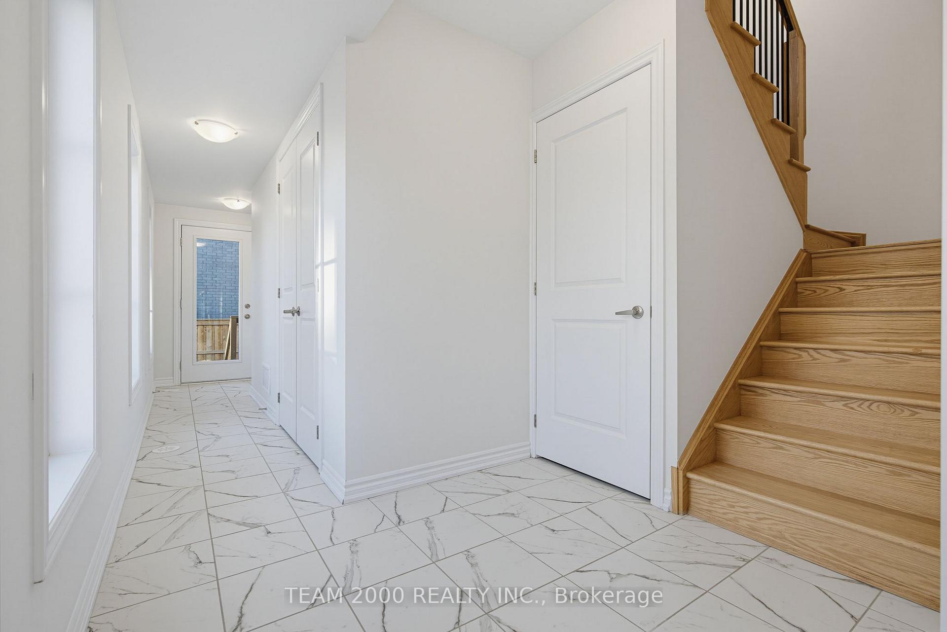 Photo 4 of 5880 Saigon Street, Mississauga, East Credit — HOMEH