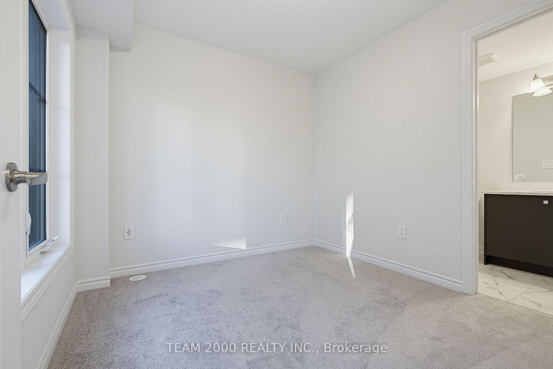 Photo 5 of 5880 Saigon Street, Mississauga, East Credit — HOMEH