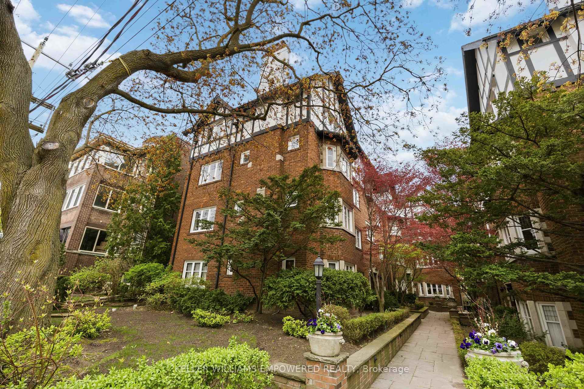 Photo 7 of Unit 7, 313 Lonsdale Road, Toronto, Casa Loma — HOMEH