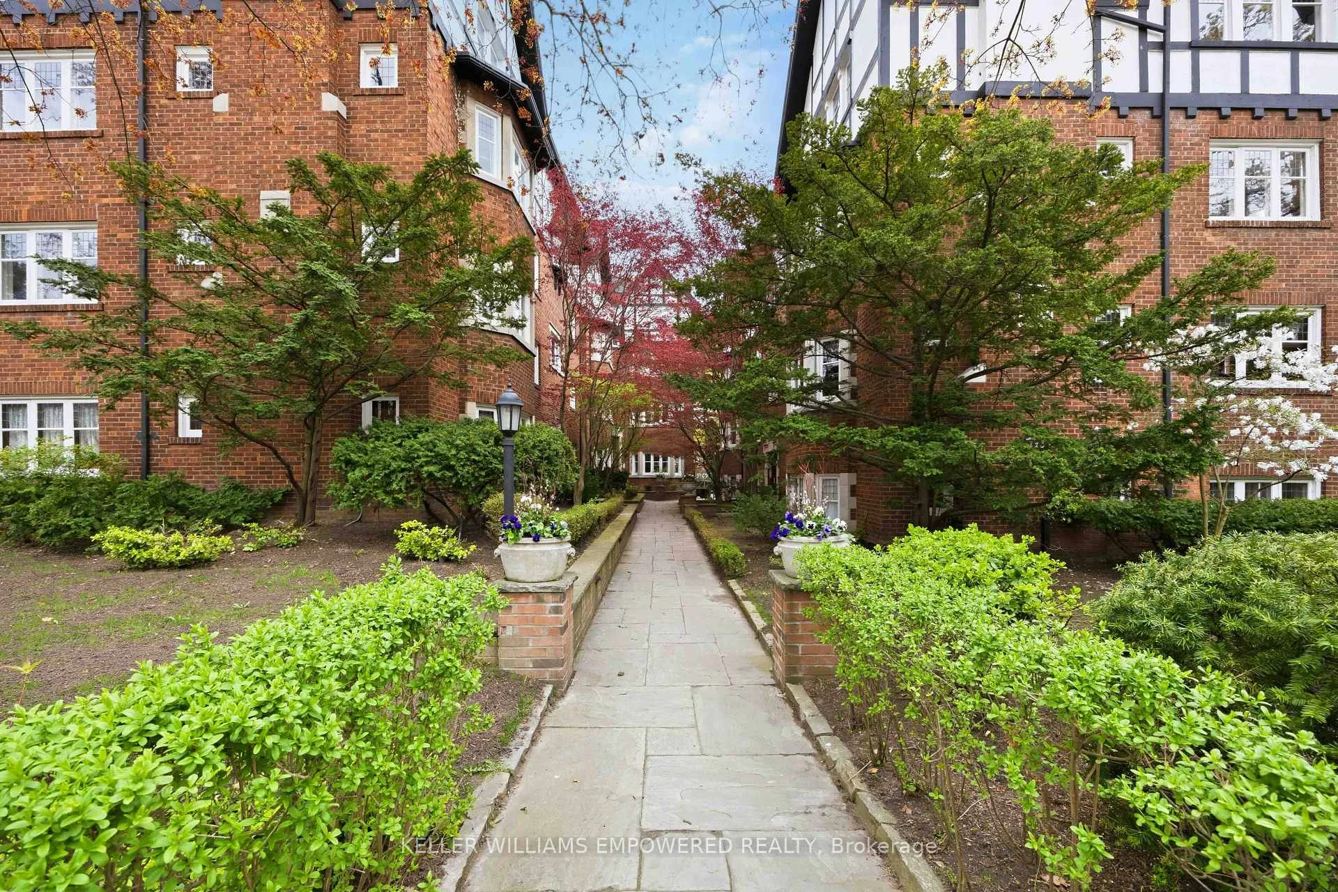 Photo 2 of Unit 7, 313 Lonsdale Road, Toronto, Casa Loma — HOMEH