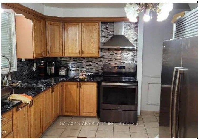 Photo 5 of 130 Mcgarry Drive, Kitchener, Forest Heights — HOMEH