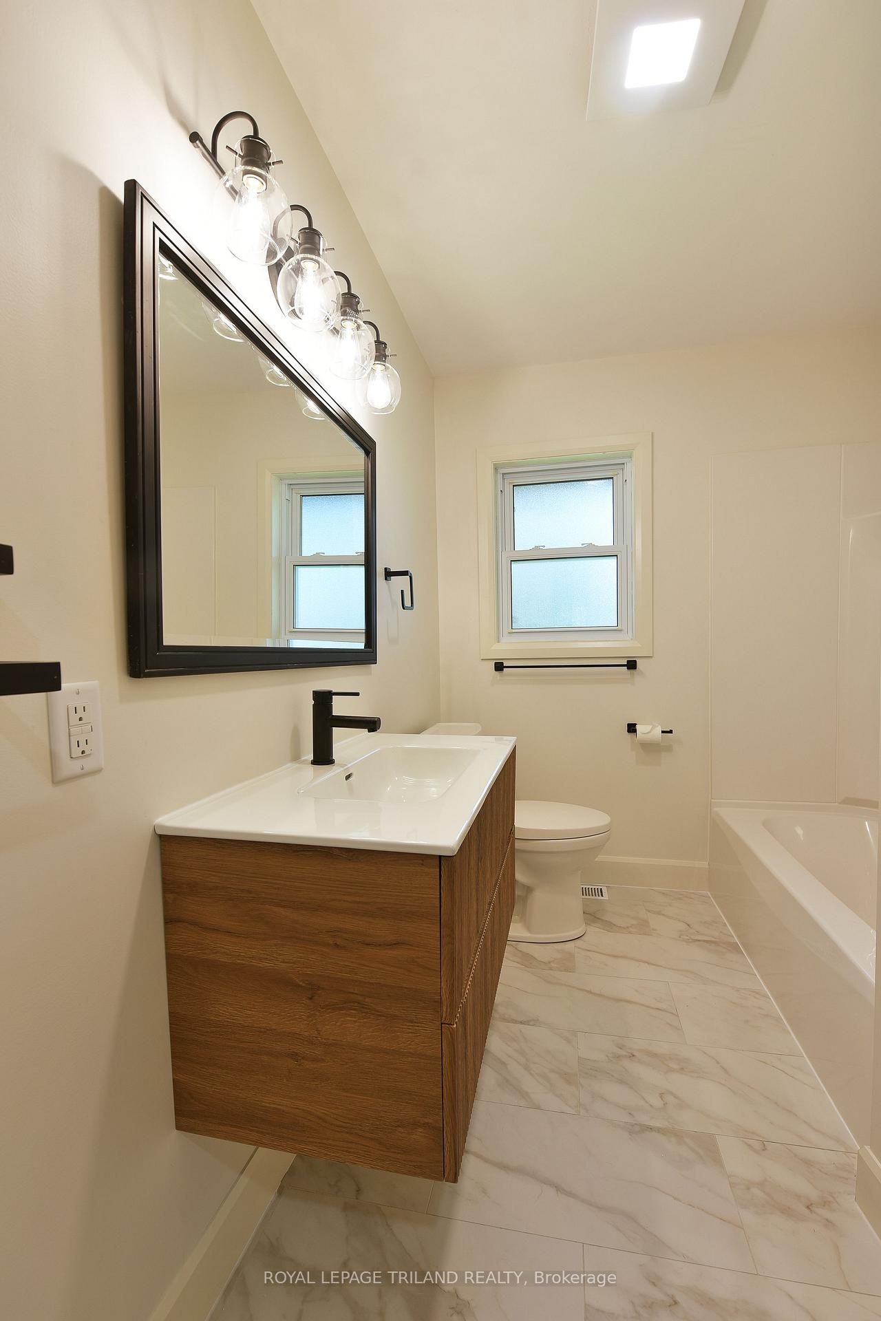 Photo 4 of 12 Mountsfield Drive, London, South G — HOMEH