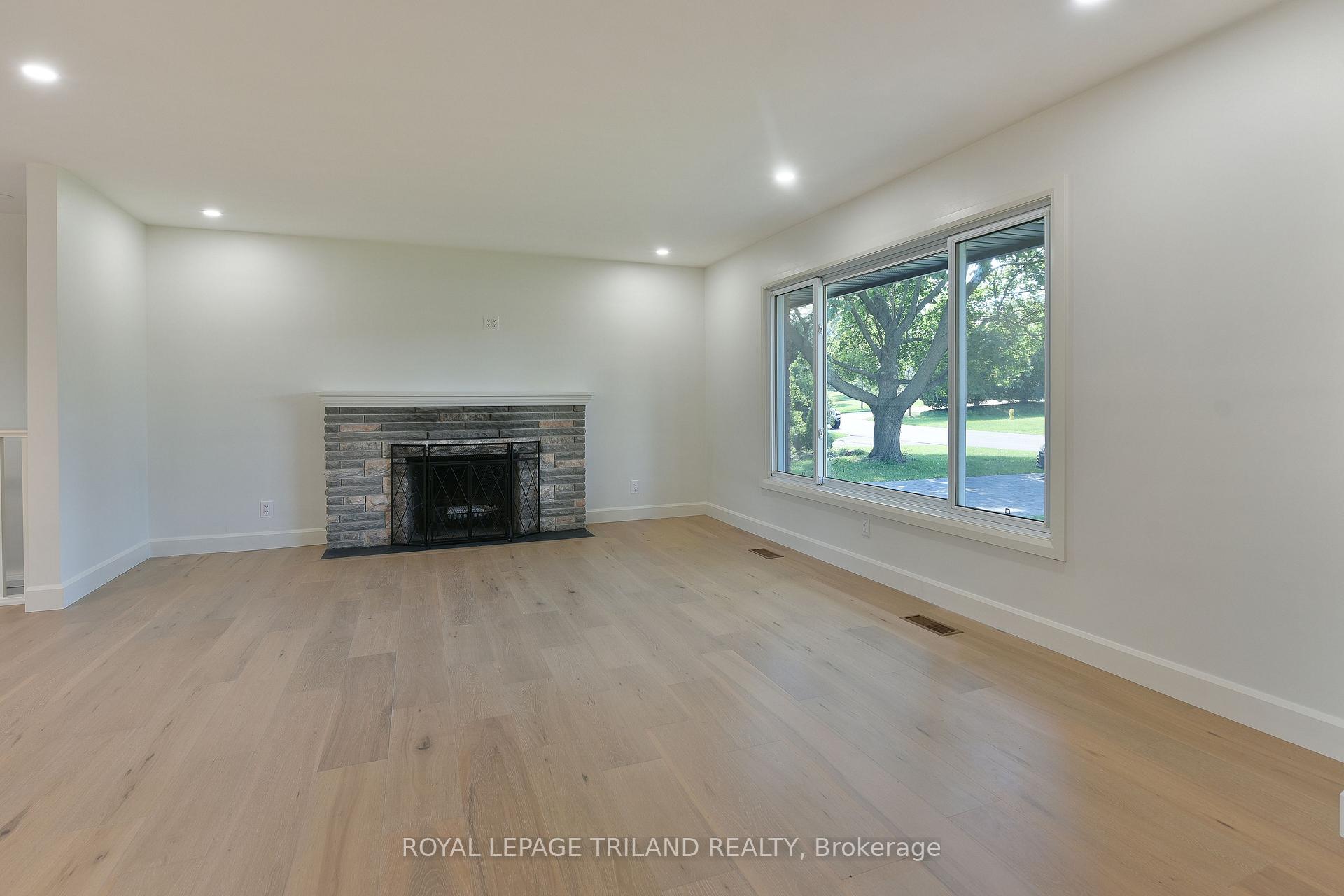 Photo 13 of 12 Mountsfield Drive, London, South G — HOMEH
