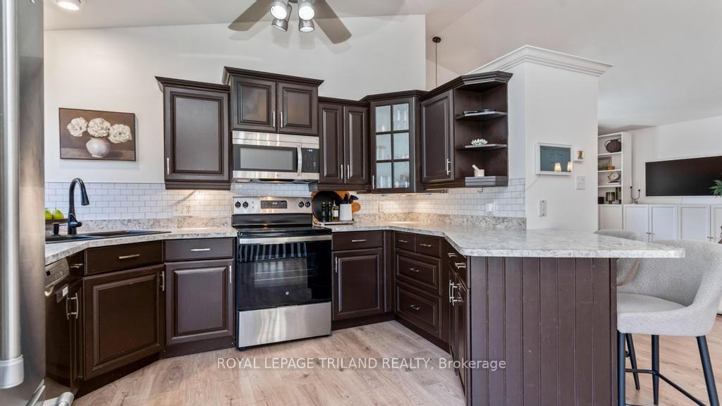 Photo 12 of 3 Cottonwood Drive, St. Thomas — HOMEH