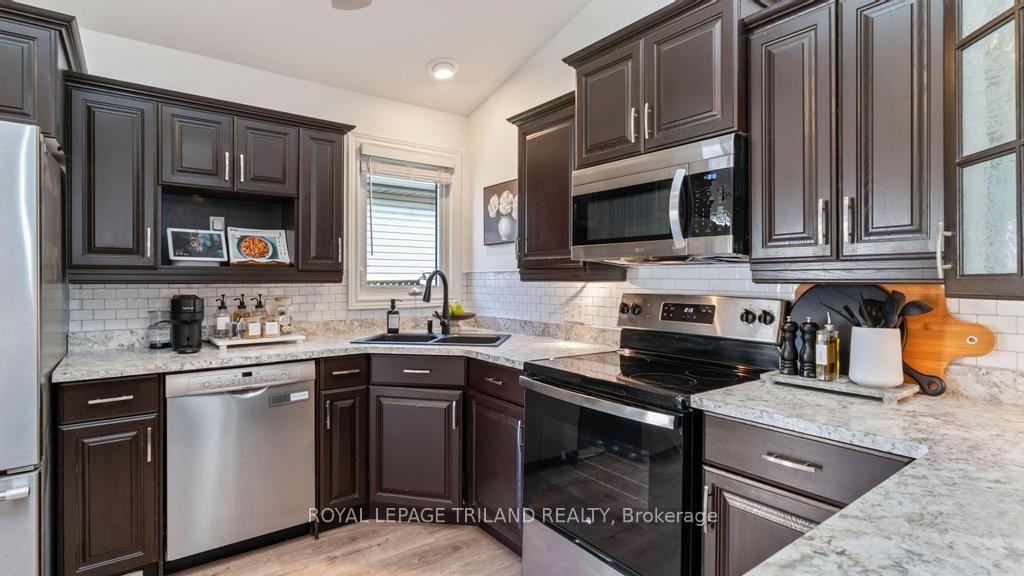 Photo 13 of 3 Cottonwood Drive, St. Thomas — HOMEH