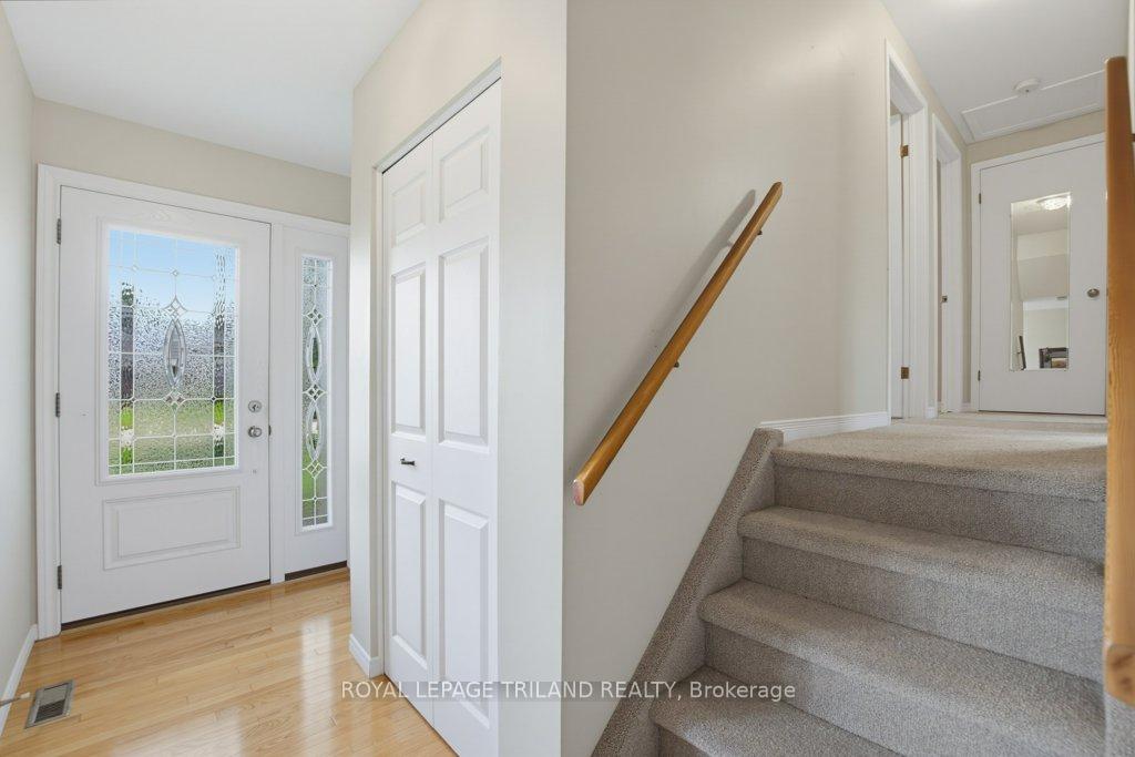 Photo 3 of 5 Warren Crescent, St. Thomas — HOMEH