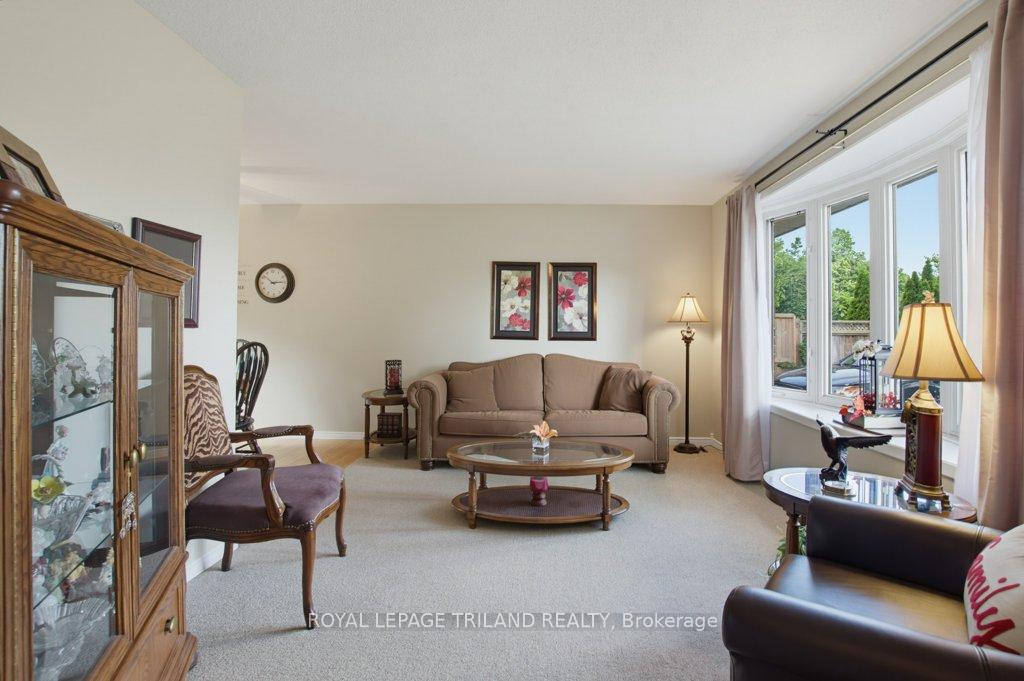 Photo 4 of 5 Warren Crescent, St. Thomas — HOMEH