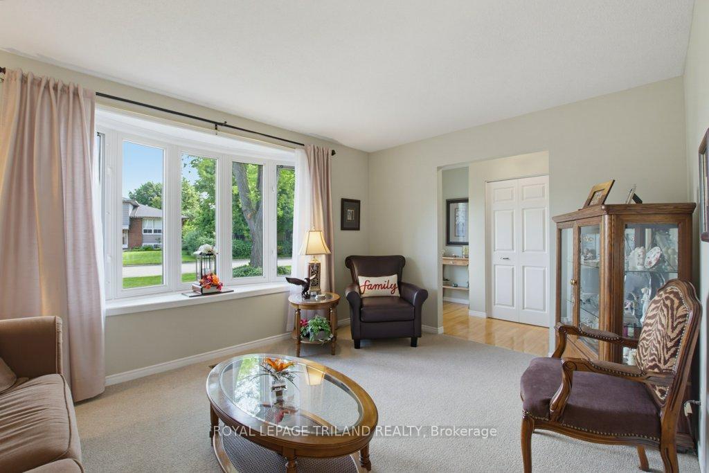 Photo 6 of 5 Warren Crescent, St. Thomas — HOMEH