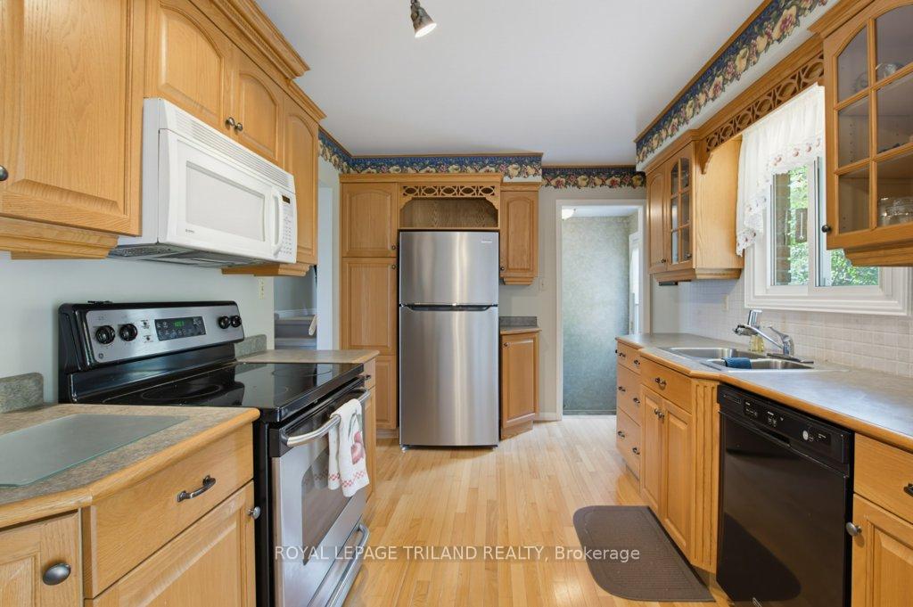 Photo 10 of 5 Warren Crescent, St. Thomas — HOMEH