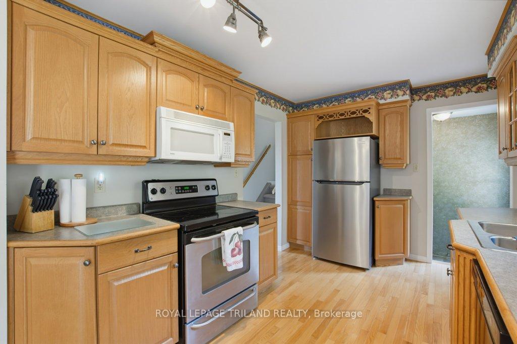 Photo 12 of 5 Warren Crescent, St. Thomas — HOMEH