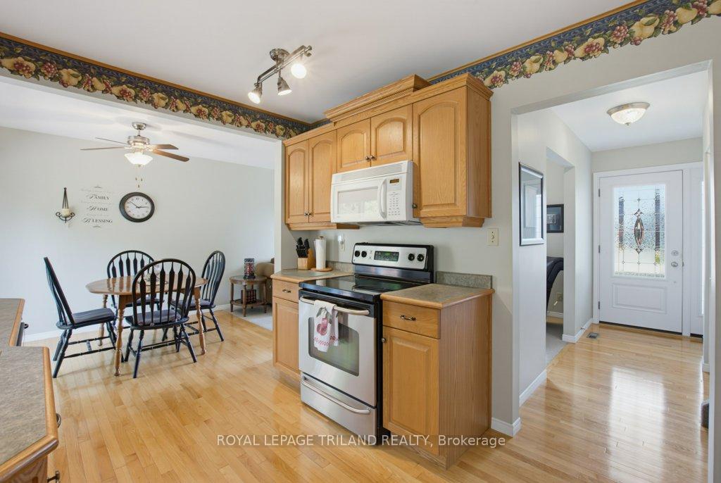 Photo 15 of 5 Warren Crescent, St. Thomas — HOMEH
